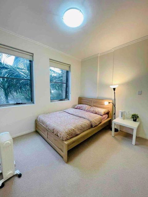A Private Room - 1 Train Stop To Chatswood CBD - Sunshine Coast Guide 1