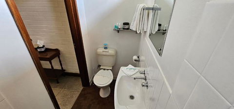 A Railway Lodge - Sunshine Coast Guide 2