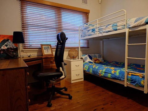 A Rosy House In Roselands - Sunshine Coast Guide 2
