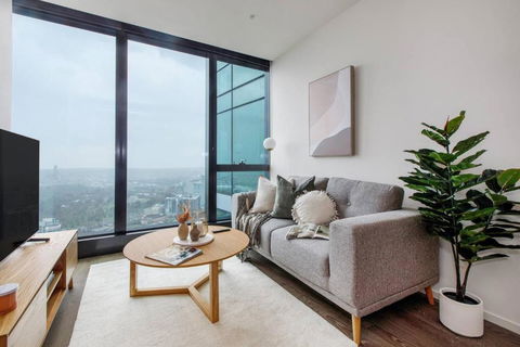 A Sky-high Metropolis Retreat Near The CBD - Sunshine Coast Guide 0
