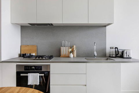 A Sky-high Metropolis Retreat Near The CBD - Sunshine Coast Guide 3