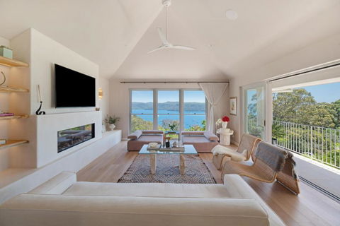 A Slice Of Paradise, Newly Transformed Avalon House With Breathtaking Views - Sunshine Coast Guide 2