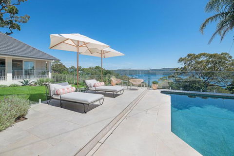 A Slice Of Paradise, Newly Transformed Avalon House With Breathtaking Views - Sunshine Coast Guide 0