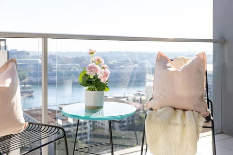A Spacious 2BR Apt With An Amazing View Over Darling Harbour - Sunshine Coast Guide 0