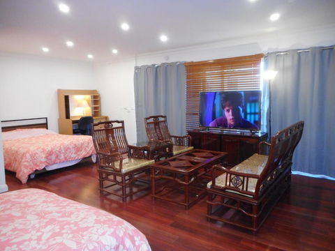 A Spacious Holiday Suite - Sunshine Coast Guide 3