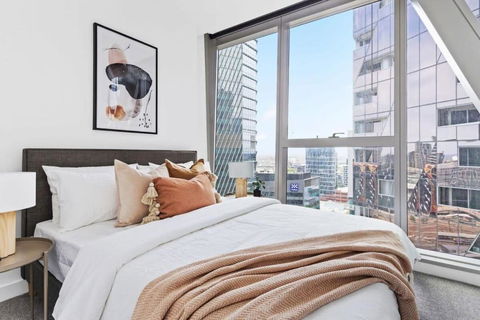 A Stylish 3BR Apt With Harbour Views FREE Parking - Sunshine Coast Guide 1