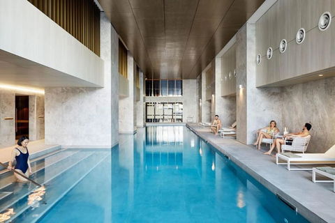 A Stylish 3BR Apt With Harbour Views FREE Parking - Sunshine Coast Guide 3
