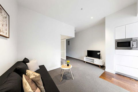 A Stylish Apt For 4 Near Queen Victoria Market - Sunshine Coast Guide 1