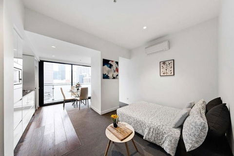 A Stylish Apt For 4 Near Queen Victoria Market - Sunshine Coast Guide 2