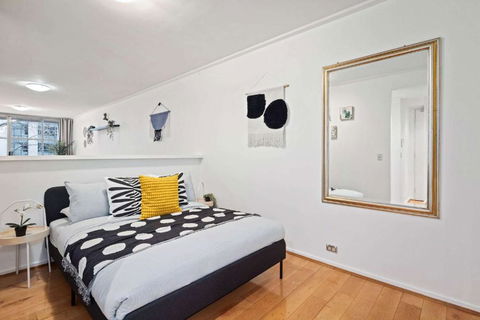 A Stylish Studio For 6 Next To Darling Harbour - Sunshine Coast Guide 1