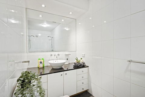 A Stylish Studio For 6 Next To Darling Harbour - Sunshine Coast Guide 2