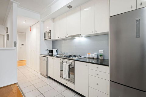 A Stylish Studio For 6 Next To Darling Harbour - Sunshine Coast Guide 4