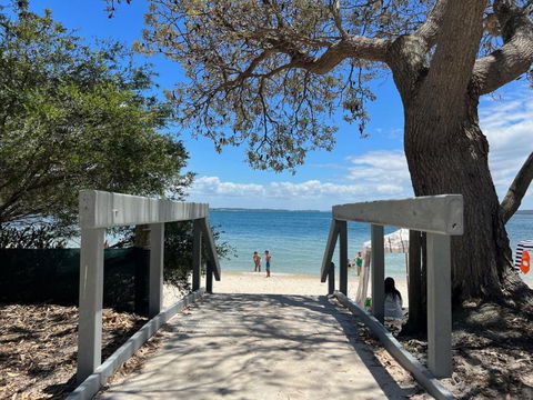A Yachtsmans Rest Unit 3 37 Victoria Parade - Sunshine Coast Guide 2