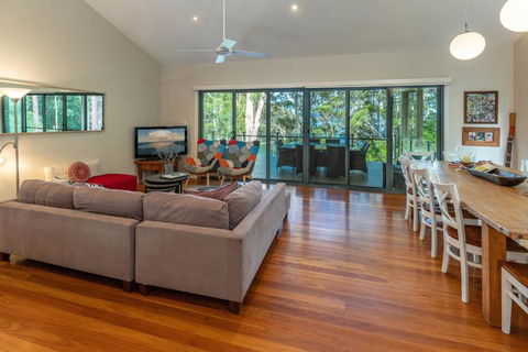 A Yarraangunthi - Sunshine Coast Guide 3