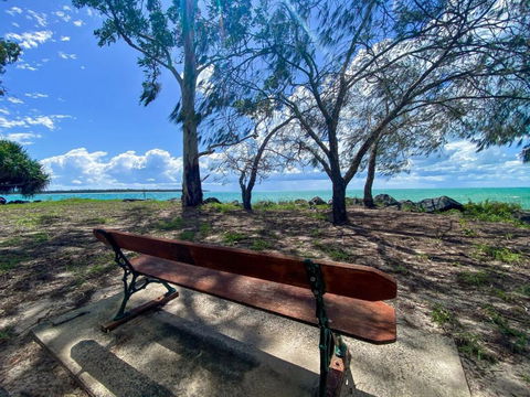 A Yearenda - Water Views -3BR - Steps To The Beach - Sunshine Coast Guide 1