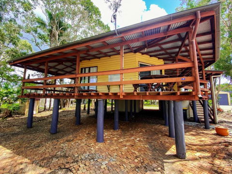 A Yearenda - Water Views -3BR - Steps To The Beach - Sunshine Coast Guide 3