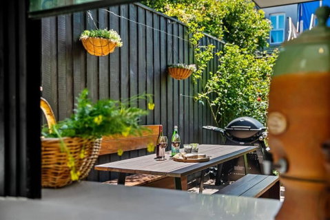 A1 Architectural Sth Melb Home Sleeps 4 Martin - Sunshine Coast Guide 1