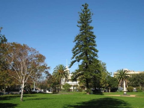 A1 Architectural Sth Melb Home Sleeps 4 Martin - Sunshine Coast Guide 4