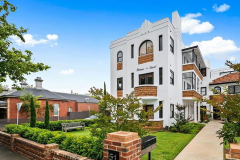 A1 Art Deco 2 Bedroom Apt Sleeps 5 Nimmo1 - Sunshine Coast Guide 0
