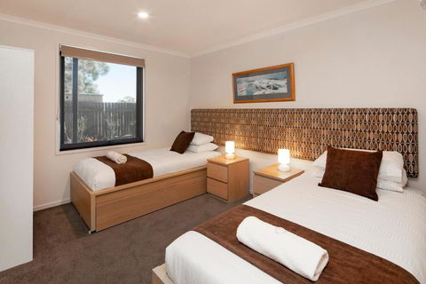 Aalen Lakeview Suite - Sunshine Coast Guide 0