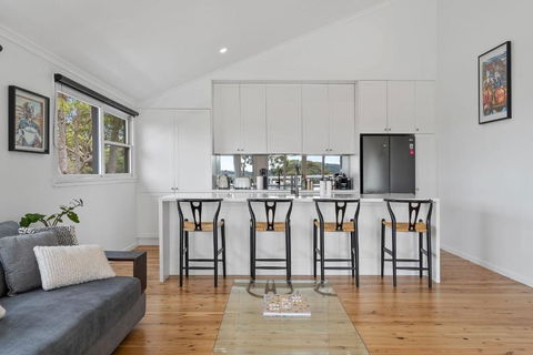 Aarini Cottage - The Ultimate Beachside Escape! - Sunshine Coast Guide 3