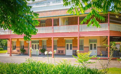 Abernethy House & Cottage - Sunshine Coast Guide 0