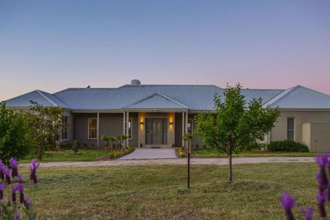 Abingdon House - Mudgee Retreat - Sunshine Coast Guide 4