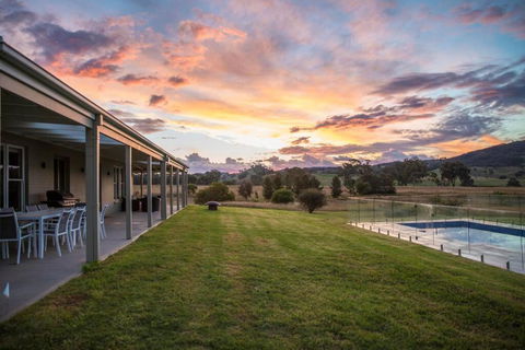 Abingdon House - Mudgee Retreat - Sunshine Coast Guide 0