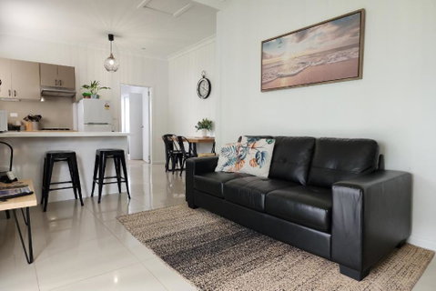 Abode On Market In The Heart Of Woolgoolga - Sunshine Coast Guide 0