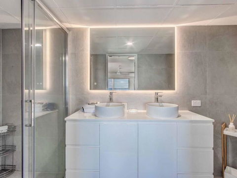 Absolute Beachfront Apartment In Paradise - Sunshine Coast Guide 2