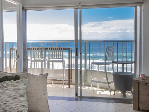 Absolute Beachfront Apartment In Paradise - Sunshine Coast Guide 4