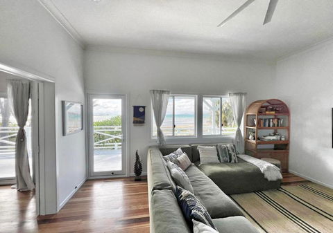 Absolute Beachfront Bowen Beach House-family Time - Sunshine Coast Guide 2