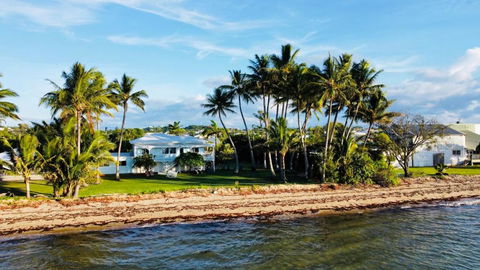 Absolute Beachfront Bowen Beach House-family Time - Sunshine Coast Guide 0