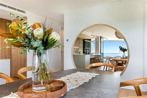 Absolute Beachfront Luxury Apartment - Sunshine Coast Guide 4