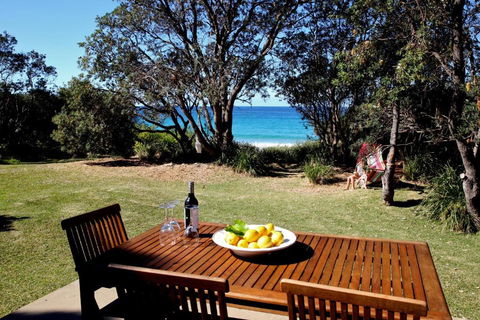 Absolute Beachfront Mollymook - Sunshine Coast Guide 0