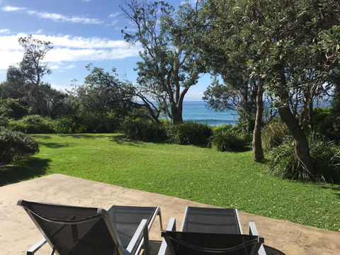 Absolute Beachfront Mollymook - Sunshine Coast Guide 2