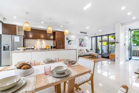 Absolute By Khove - Sunshine Coast Guide 1