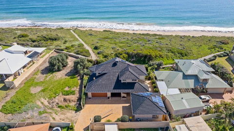 Absolute Oceanfront - Sunsets - Sunshine Coast Guide 0