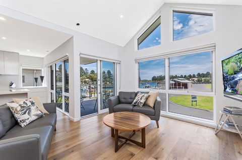 Absolute - Sunshine Coast Guide 0