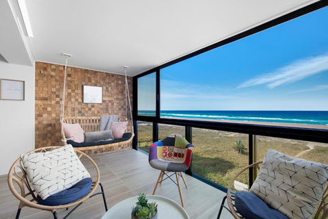 Absolutly Beachfront Surfers Paradise, Pure Shores! - Sunshine Coast Guide 3