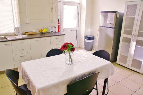 Accommodation @ Isa - Sunshine Coast Guide 4