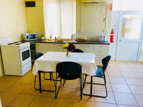 Accommodation @ Isa - Sunshine Coast Guide 2