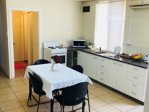 Accommodation @ Isa - Sunshine Coast Guide 3