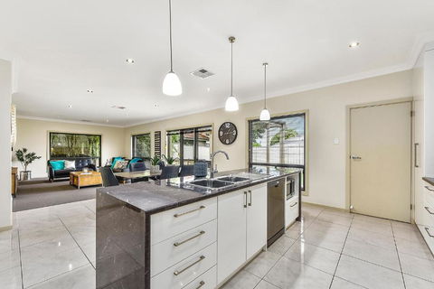 Accommodation On Lansell 1 Being Unit 1 Of 6 Lansell Street - Sunshine Coast Guide 0