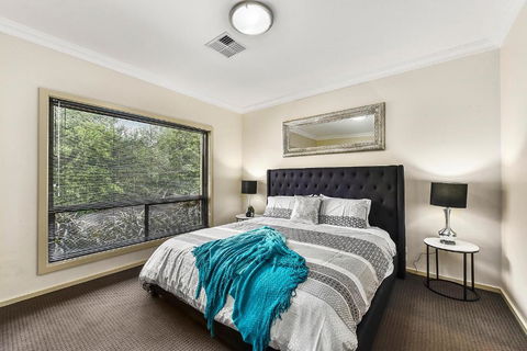 Accommodation On Lansell 1 Being Unit 1 Of 6 Lansell Street - Sunshine Coast Guide 1