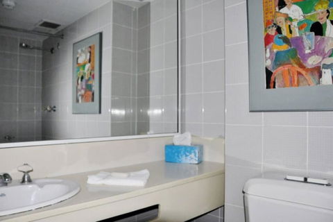 Accommodation Sydney: Hyde Park View 2 Bedroom 1 Bathroom Pet Friendly Apartment - Sunshine Coast Guide 3