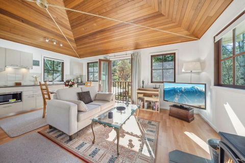 Acer Corner - Sunshine Coast Guide 2