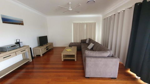Adacos 19 On Sturt - Bring Your Own Linen - Sunshine Coast Guide 3