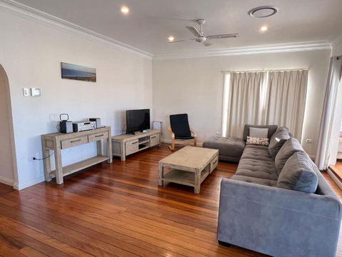Adacos 19 On Sturt - Bring Your Own Linen - Sunshine Coast Guide 2