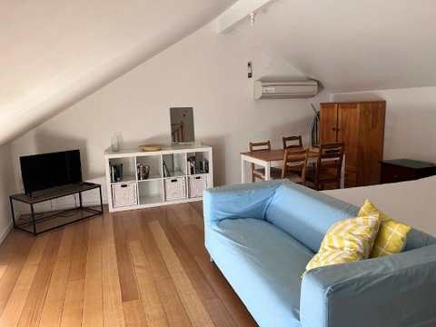 Adelaide Close CBD Large Private Studio Apartment In St Peters - Sunshine Coast Guide 3